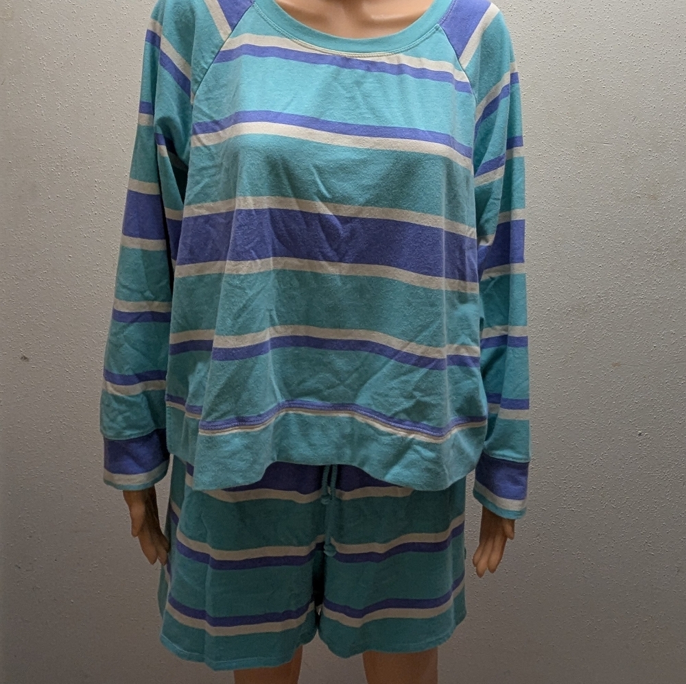 Loungewear, sweatshirt and shorts WildFox Brand, XL(SIZE 18-20) drawstring waist - Picture 2 of 8